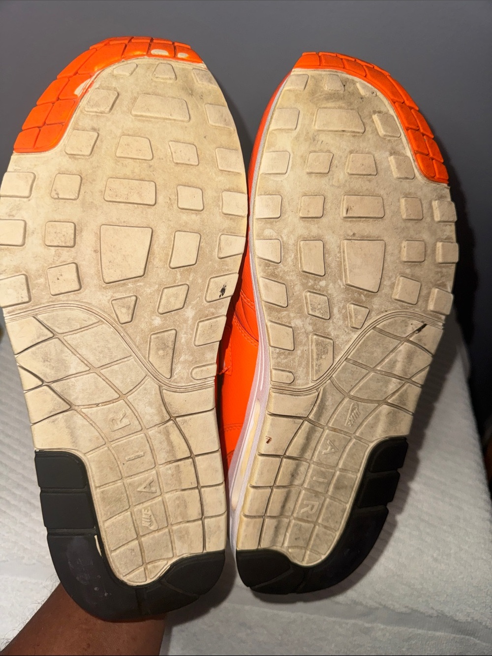 Nike Orange 'Just Do It' Air Max 1 Sneakers W size 9.5 - Picture 6 of 7